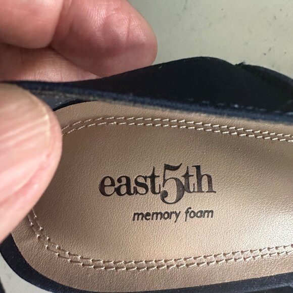 East 5th Womens Navy Sandals With Memory Foam & Kitten Heels - Picture 3 of 8